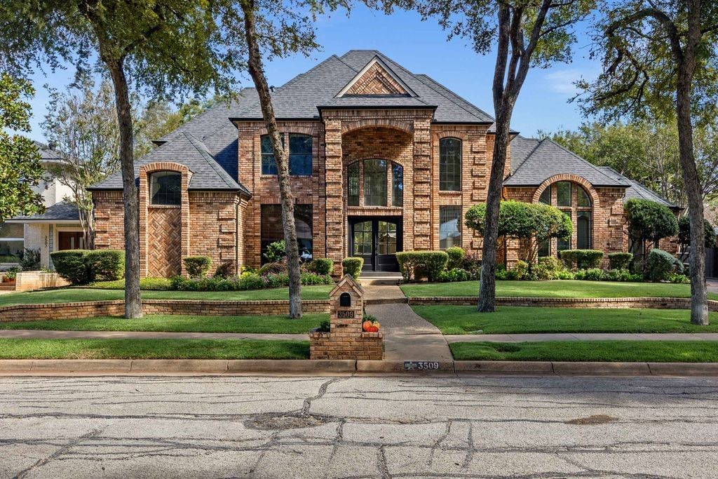 3509 Lake Tahoe Drive, Arlington, TX 76016 — exterior