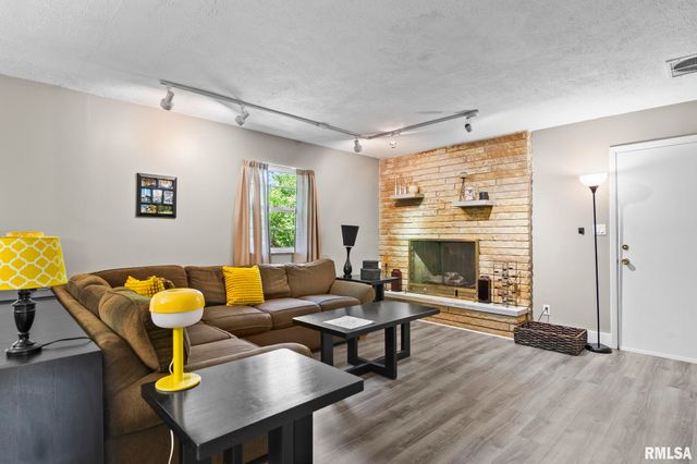 9 BLACKBERRY Run, Springfield, IL 62704