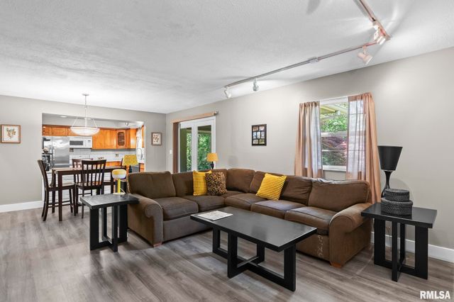 9 BLACKBERRY Run, Springfield, IL 62704
