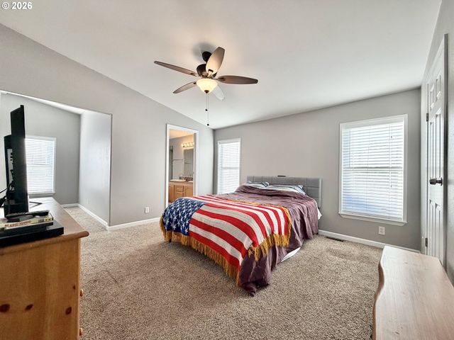 1863 INLAND Way, Springfield, OR 97477