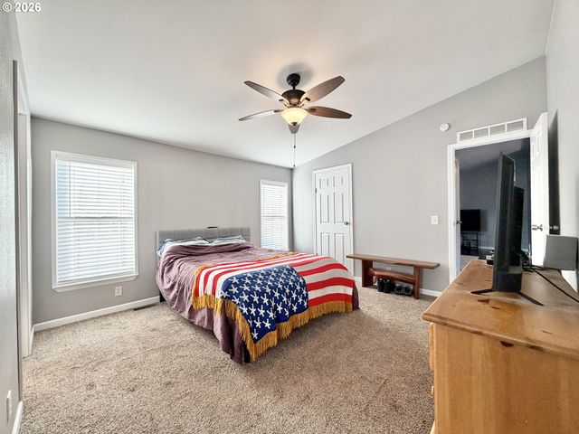 1863 INLAND Way, Springfield, OR 97477