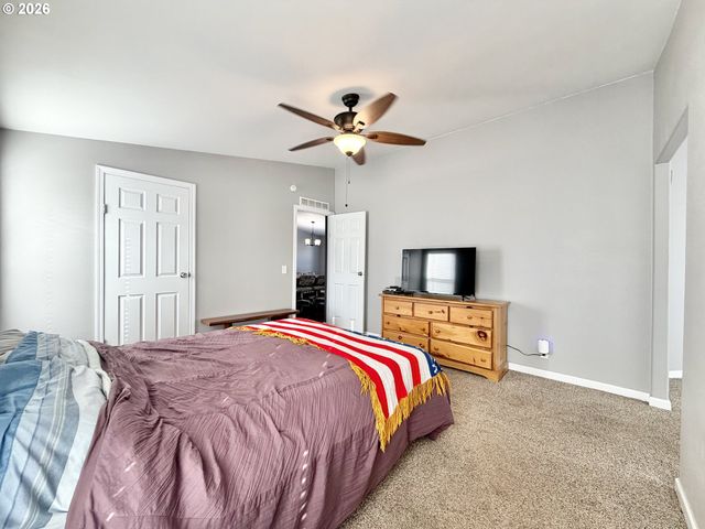 1863 INLAND Way, Springfield, OR 97477