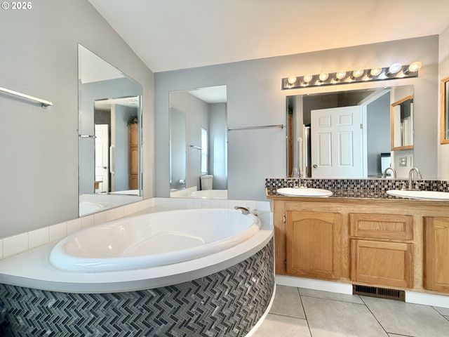 1863 INLAND Way, Springfield, OR 97477