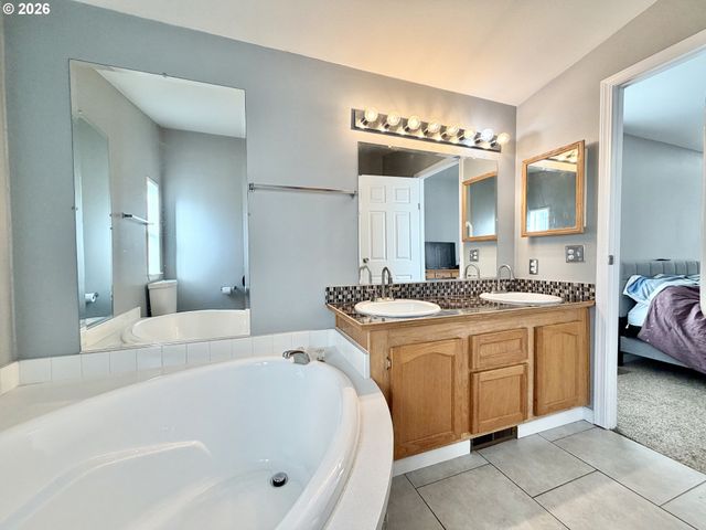 1863 INLAND Way, Springfield, OR 97477