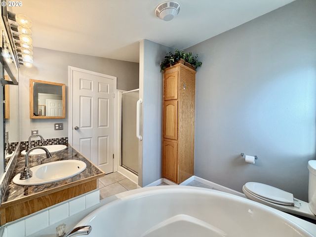 1863 INLAND Way, Springfield, OR 97477