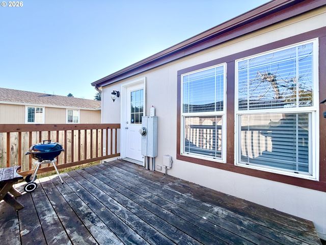 1863 INLAND Way, Springfield, OR 97477