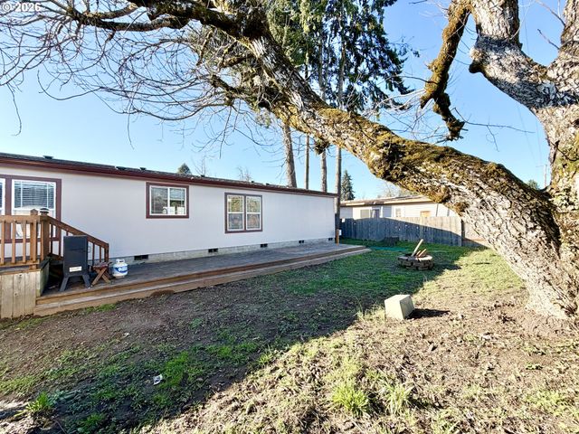 1863 INLAND Way, Springfield, OR 97477