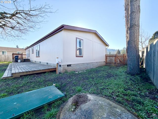 1863 INLAND Way, Springfield, OR 97477