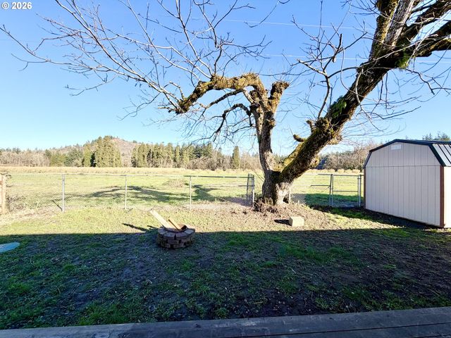 1863 INLAND Way, Springfield, OR 97477