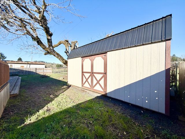1863 INLAND Way, Springfield, OR 97477