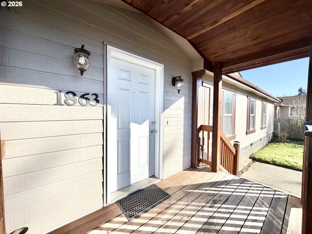 1863 INLAND Way, Springfield, OR 97477