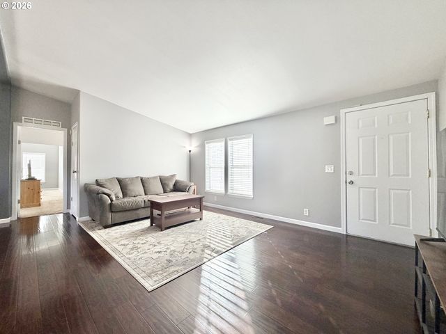 1863 INLAND Way, Springfield, OR 97477