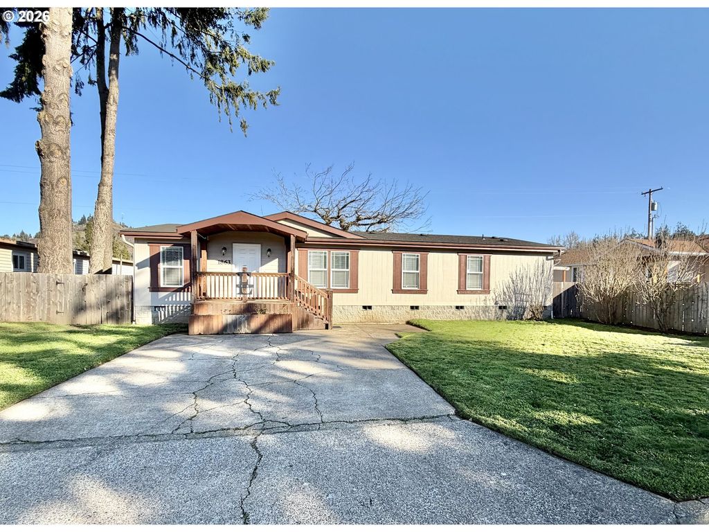 1863 INLAND Way, Springfield, OR 97477