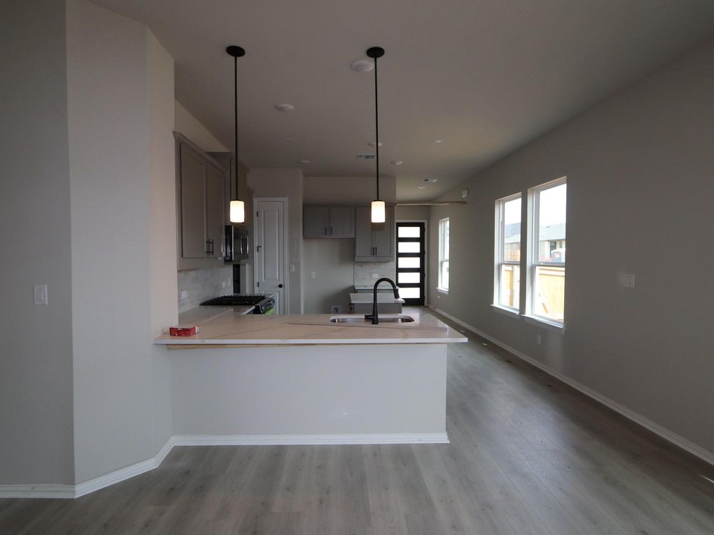 177 Grayson Elm PASS, Dripping Springs, TX 78620