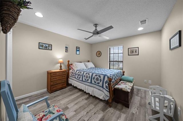 10142 W 86th Street, Overland Park, KS 66212