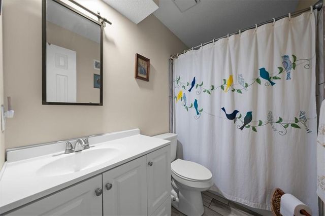 10142 W 86th Street, Overland Park, KS 66212