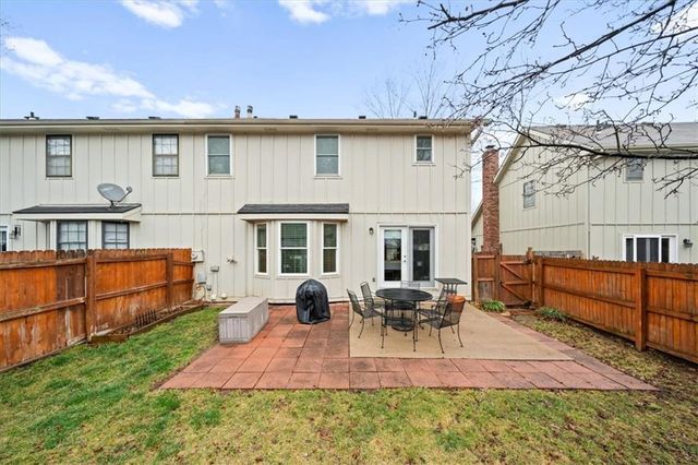 10142 W 86th Street, Overland Park, KS 66212