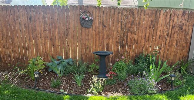 10142 W 86th Street, Overland Park, KS 66212