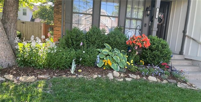 10142 W 86th Street, Overland Park, KS 66212