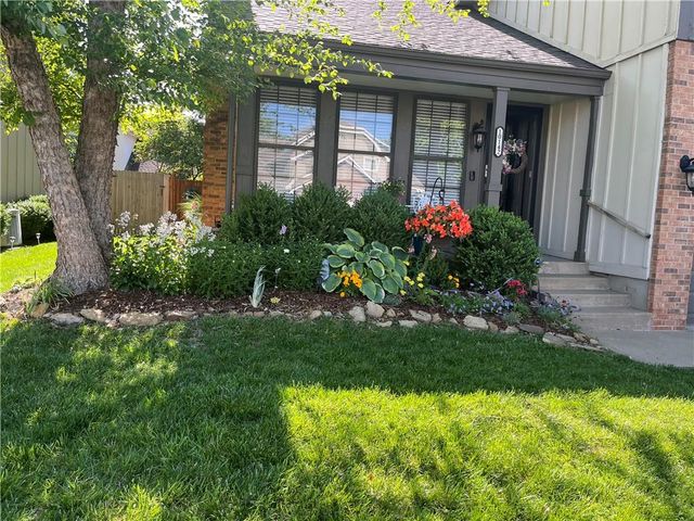 10142 W 86th Street, Overland Park, KS 66212