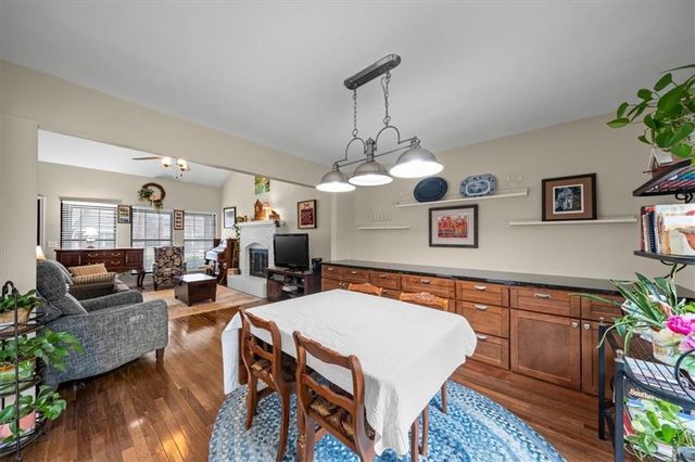 10142 W 86th Street, Overland Park, KS 66212