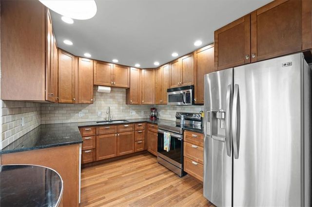 10142 W 86th Street, Overland Park, KS 66212