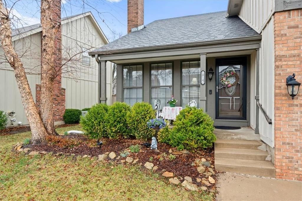10142 W 86th Street, Overland Park, KS 66212