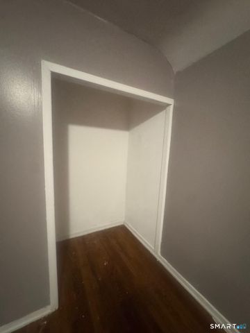 30 Wake Street, Bridgeport, CT 06610