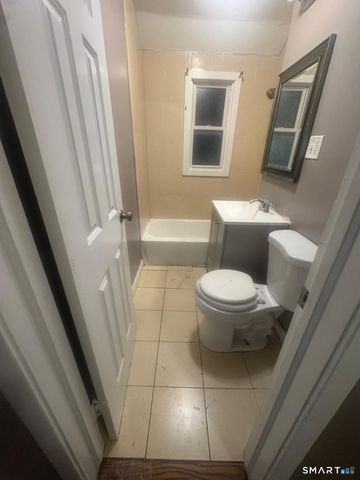 30 Wake Street, Bridgeport, CT 06610