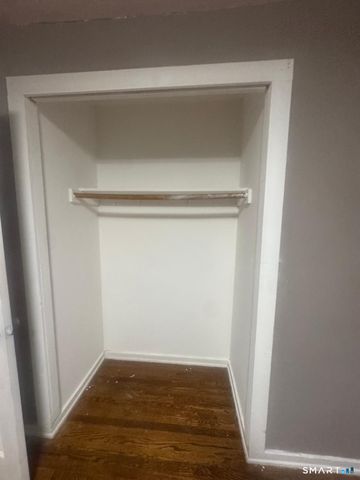 30 Wake Street, Bridgeport, CT 06610