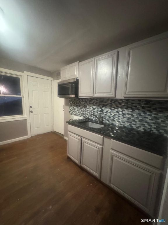 30 Wake Street, Bridgeport, CT 06610