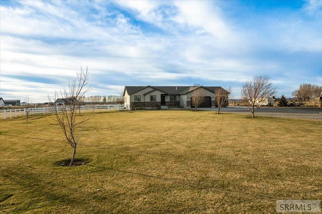 1382 N 750 E, Shelley, ID 83274