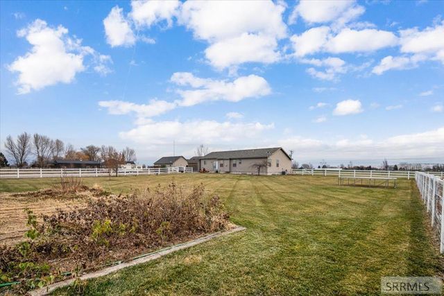 1382 N 750 E, Shelley, ID 83274