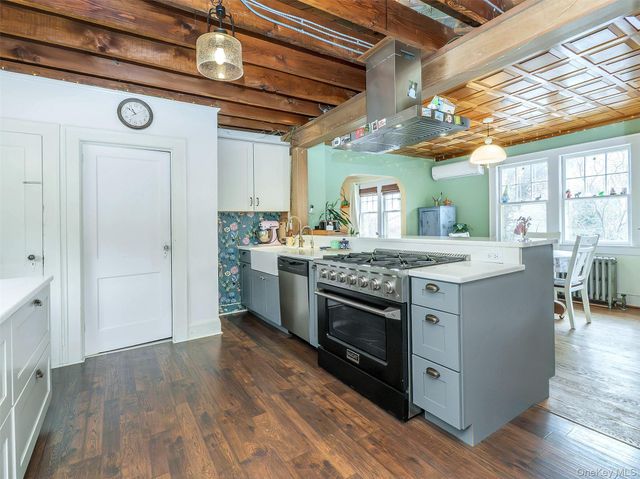 7 Cherry Street, Glen Head, NY 11545