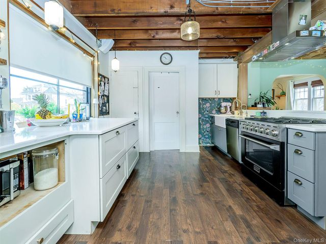 7 Cherry Street, Glen Head, NY 11545