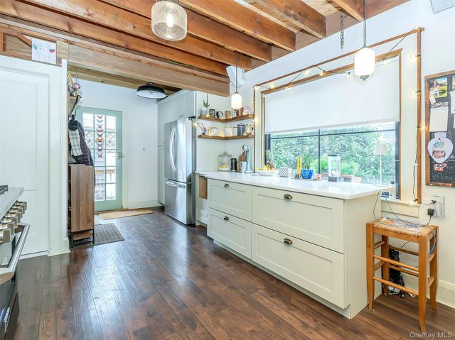 7 Cherry Street, Glen Head, NY 11545