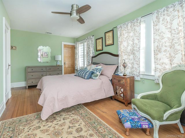 7 Cherry Street, Glen Head, NY 11545