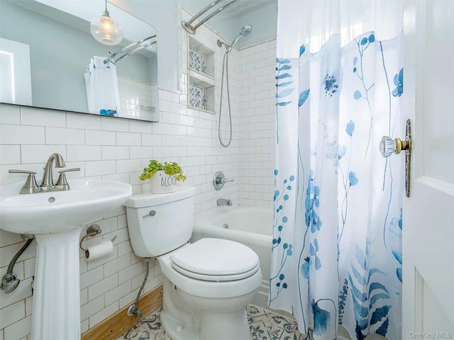 7 Cherry Street, Glen Head, NY 11545