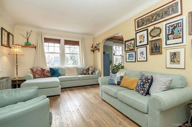 7 Cherry Street, Glen Head, NY 11545