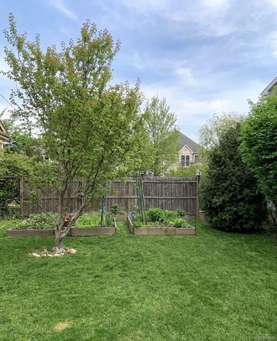 7 Cherry Street, Glen Head, NY 11545