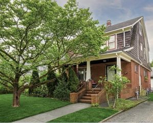 7 Cherry Street, Glen Head, NY 11545