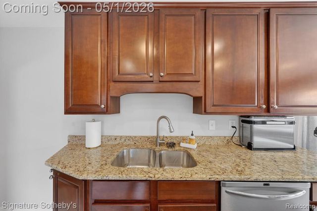 3210 N Altadena Avenue, Royal Oak, MI 48073