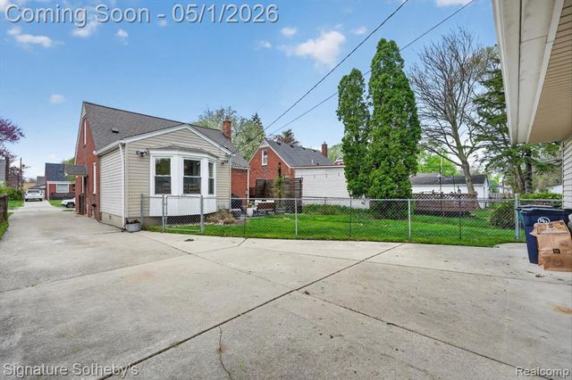 3210 N Altadena Avenue, Royal Oak, MI 48073