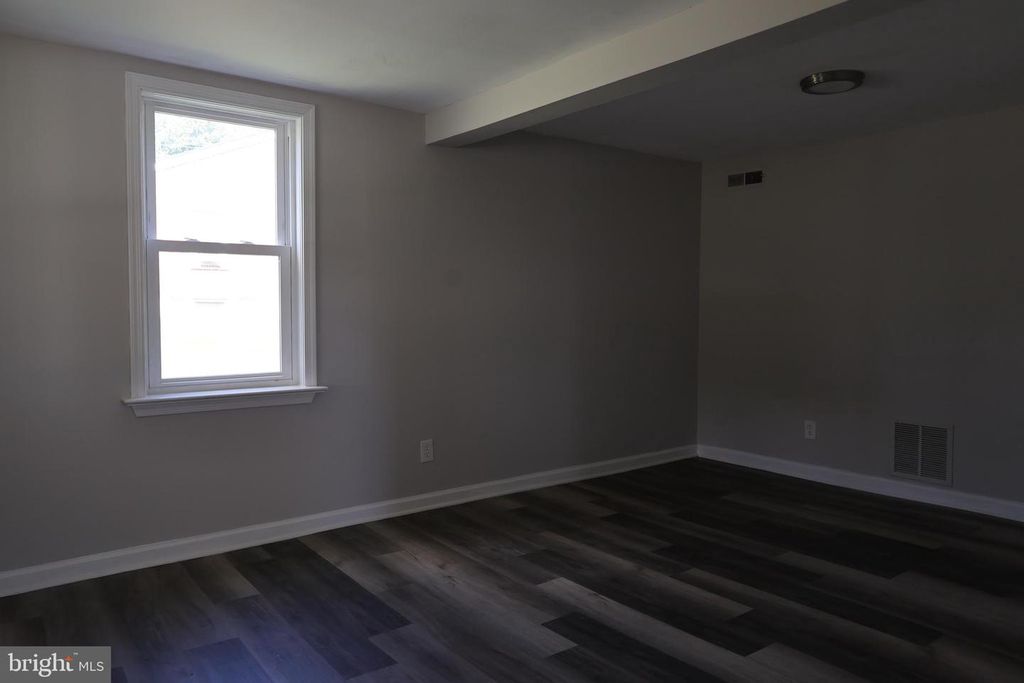 Image 10 of property listing at 6213 APPLETOWN RD, Boonsboro, MD 21713