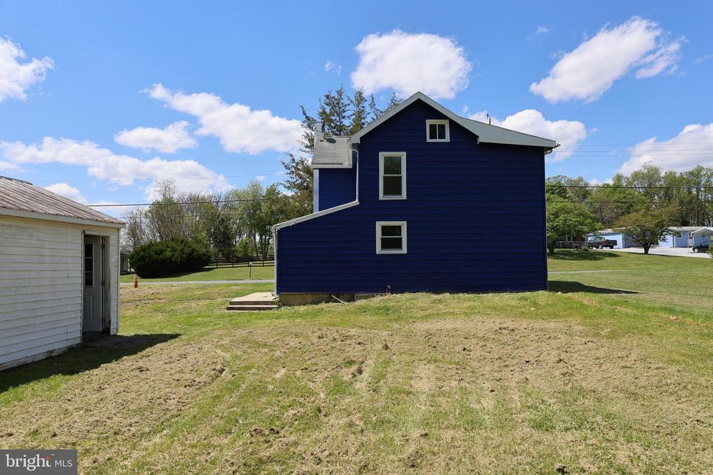 Image 4 of property listing at 6213 APPLETOWN RD, Boonsboro, MD 21713