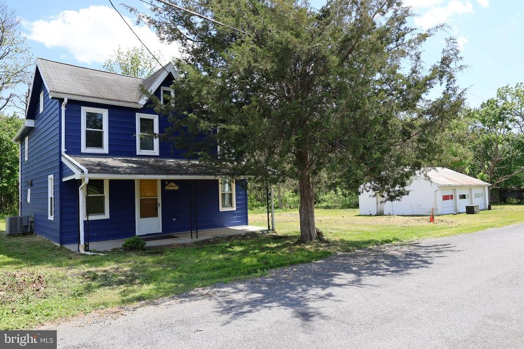 Image 5 of property listing at 6213 APPLETOWN RD, Boonsboro, MD 21713