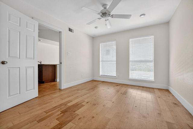 909 Reinli ST 240, Austin, TX 78751
