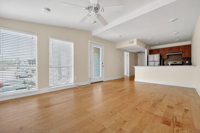 909 Reinli ST 240, Austin, TX 78751