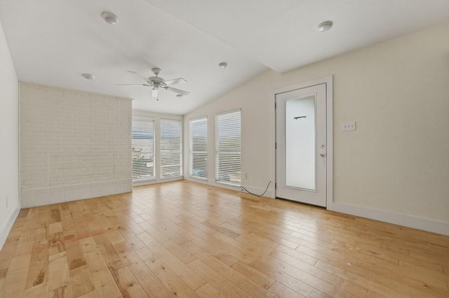 909 Reinli ST 240, Austin, TX 78751