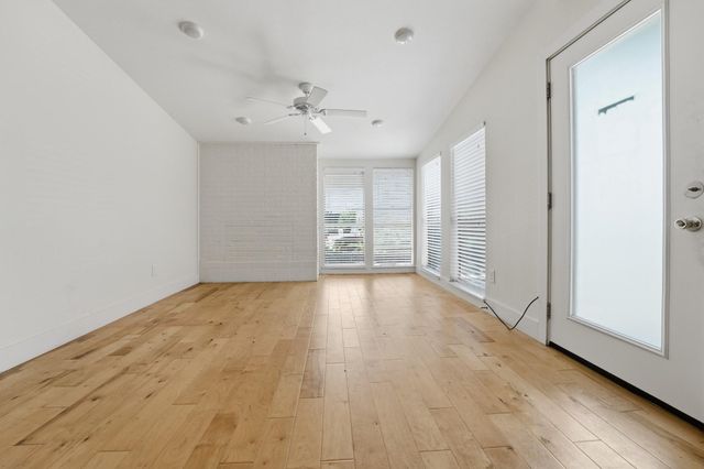 909 Reinli ST 240, Austin, TX 78751